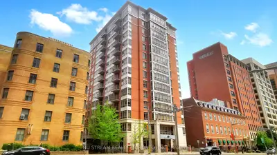 Condo Apartment in Toronto
