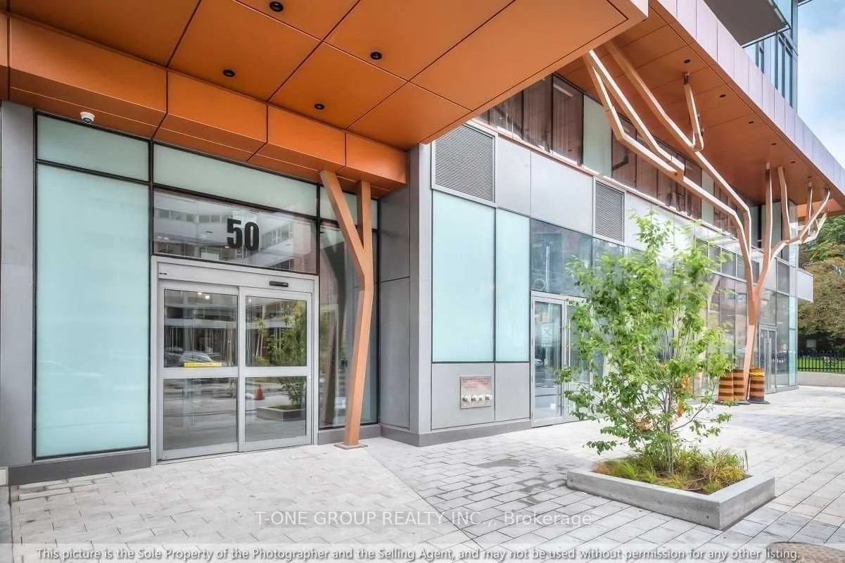 50 Wellesley Street E 303, Toronto C08, ON M4Y 1G2