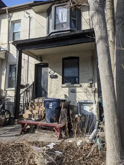 Triplex in Toronto