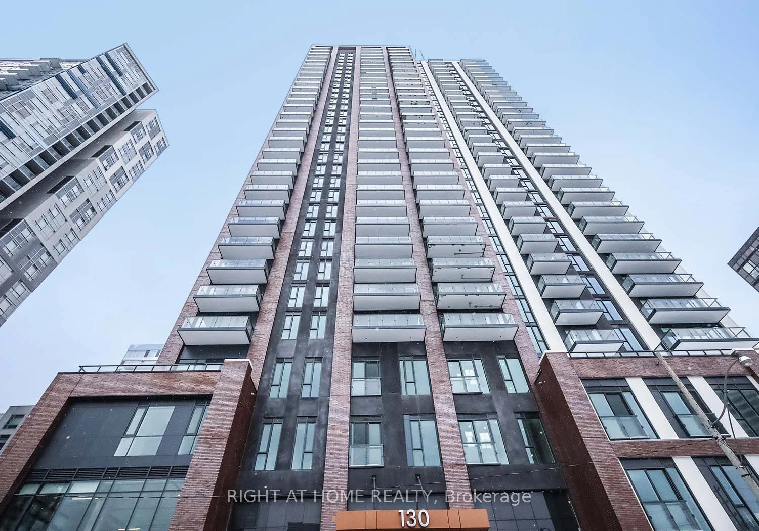 130 River Street 2107, Toronto C08, On M5a 3p8