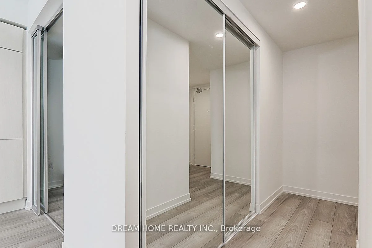 82 Dalhousie Street 2202, Toronto C08, On M5b 0c5