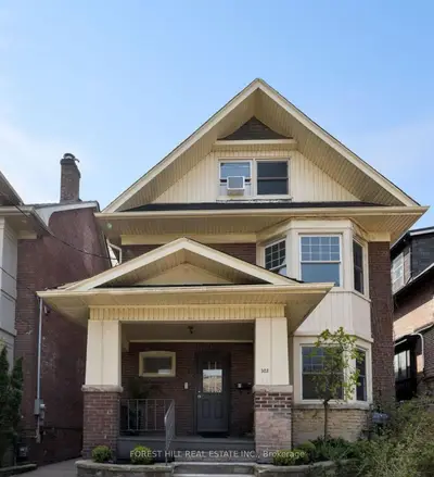 Triplex in Toronto