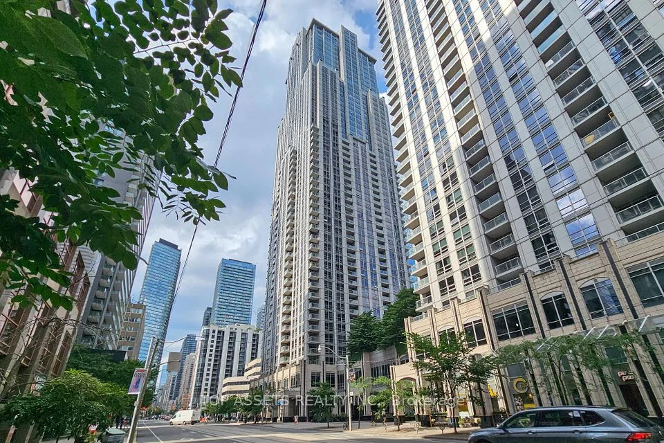 763 Bay Street 3311, Toronto C01, ON M5G 2R3
