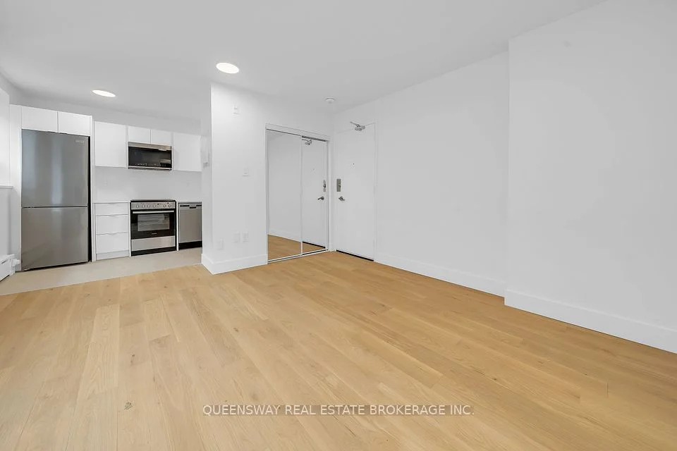 263 Russell Hill Road 202, Toronto C02, ON M4V 2T4