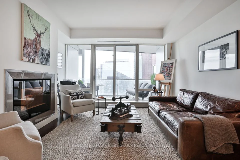 180 University Avenue 4707, Toronto C01, ON M5H 0A2