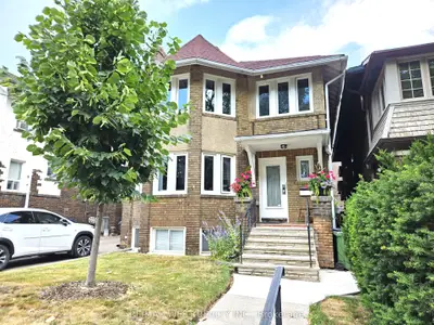 Triplex in Toronto