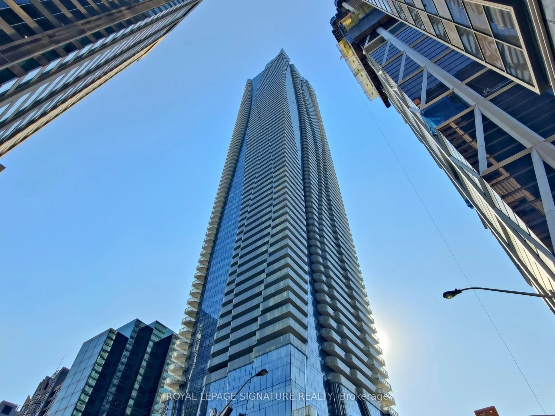 1 Bloor Street E 6106, Toronto C08, ON M4W 1A9