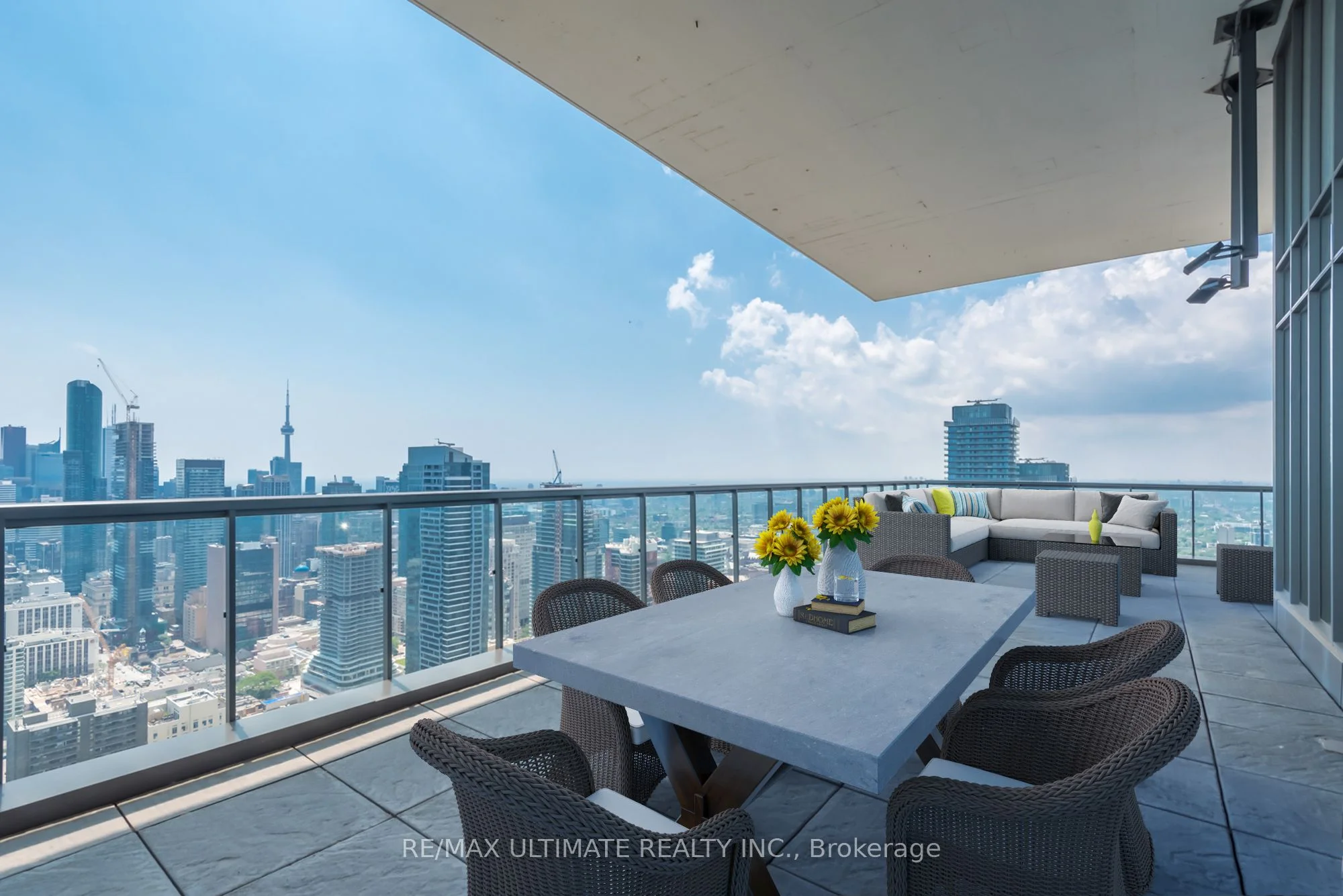 33 Charles Street E PH-4602, Toronto C08, ON M4Y 0A2