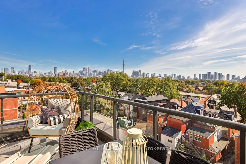 899 College Street 615, Toronto C01, ON M6H 1A1