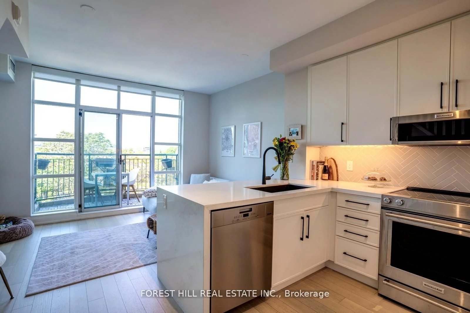 901 Queen Street W 621, Toronto C01, ON M6J 3X4