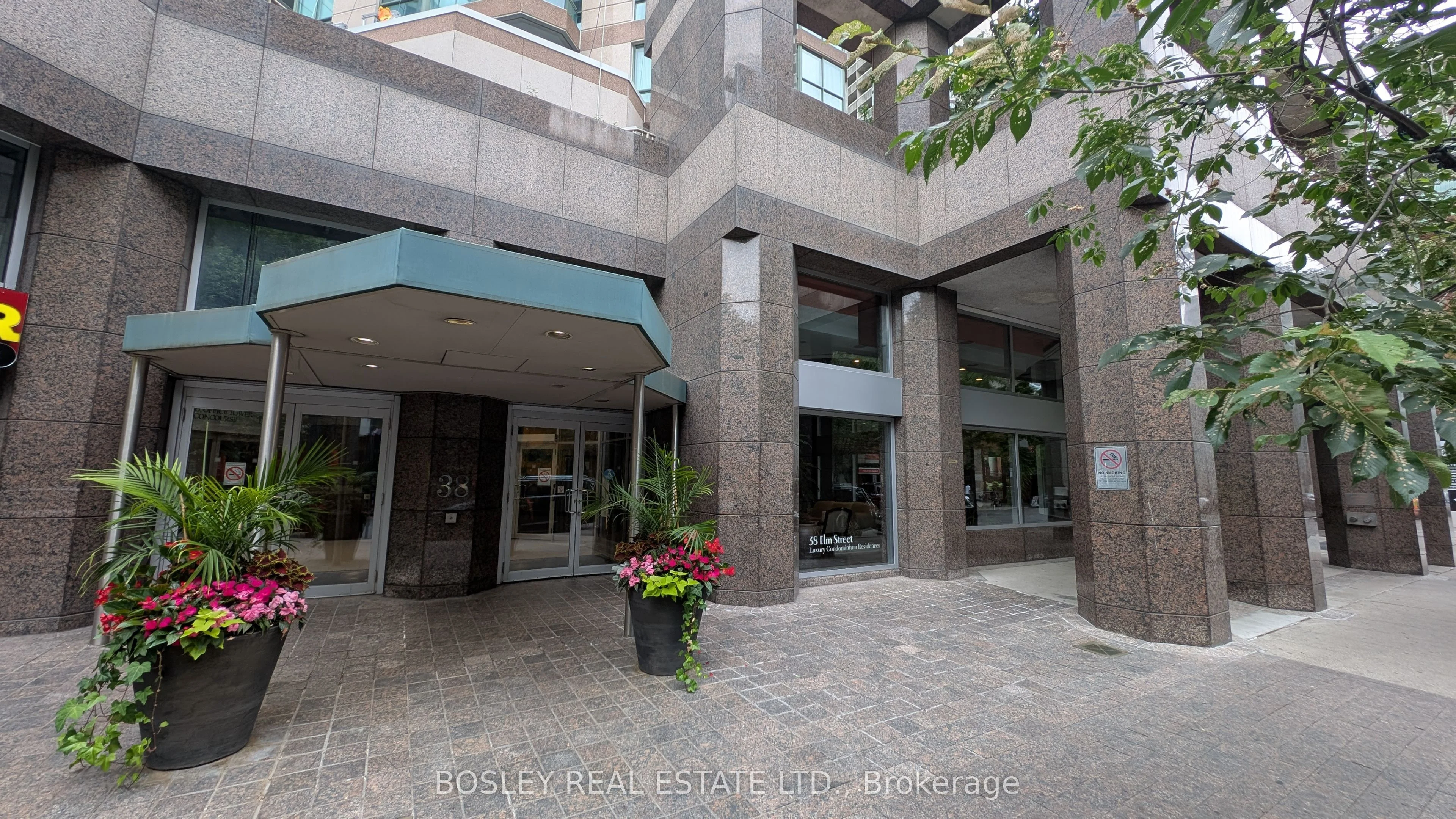 38 Elm Street PH3403, Toronto C01, ON M5G 2K5
