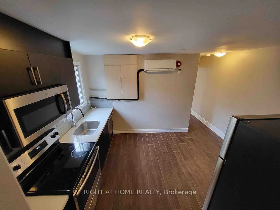 95 D'arcy Street 2, Toronto C01, ON M5T 1J9
