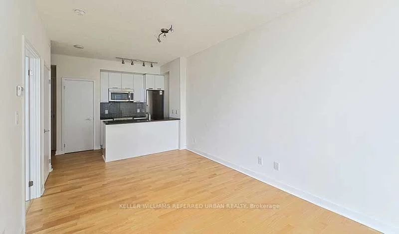295 Adelaide Street W 4010, Toronto C01, ON M5V 0L4