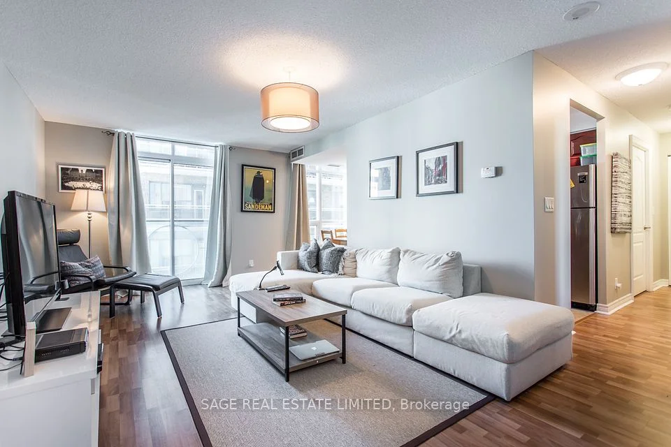 212 Eglinton Avenue 610, Toronto C10, ON M4P 1K2
