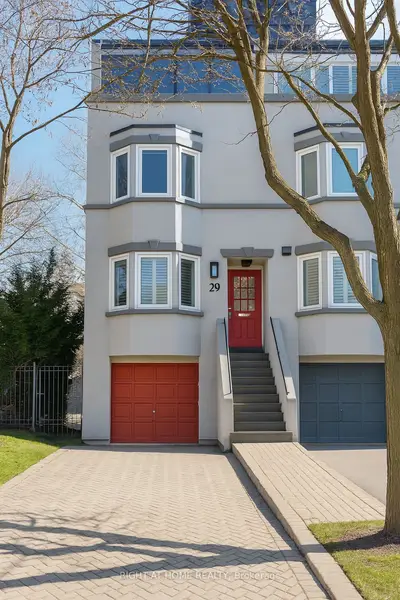Att/Row/Townhouse in Toronto