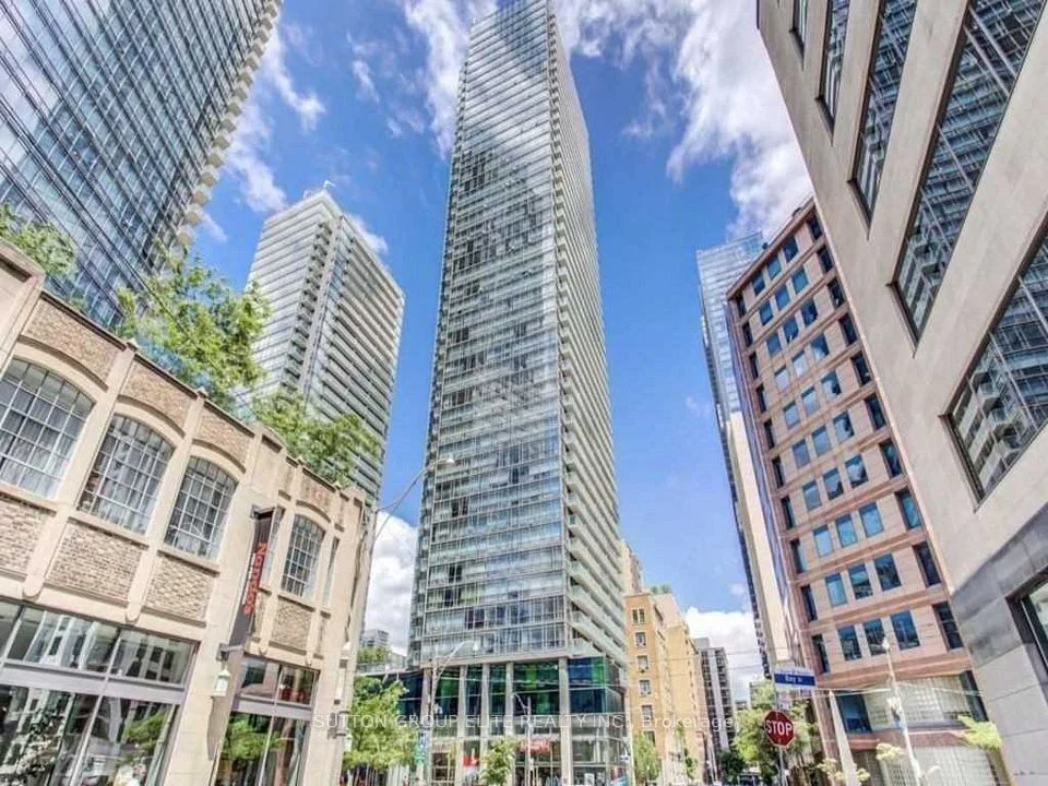 38 Grenville Street 3702, Toronto C01, ON M4Y 1A5