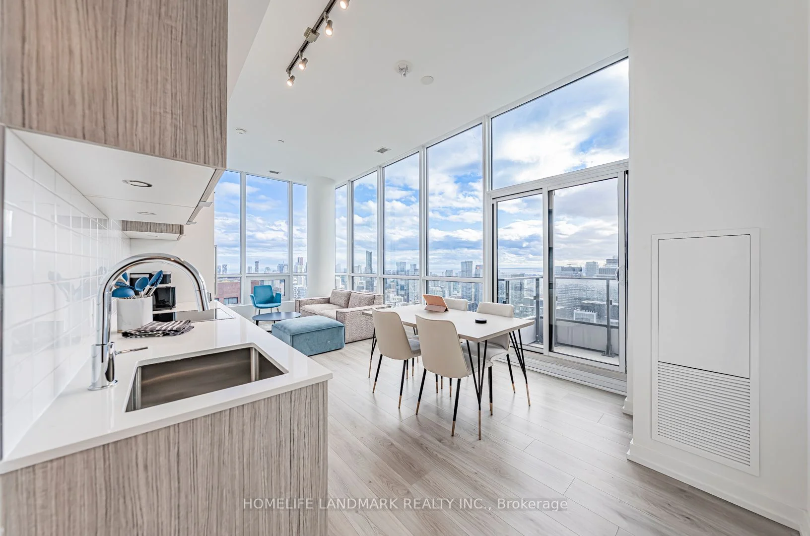 395 Bloor Street E 5502, Toronto C08, On M4w 1h7