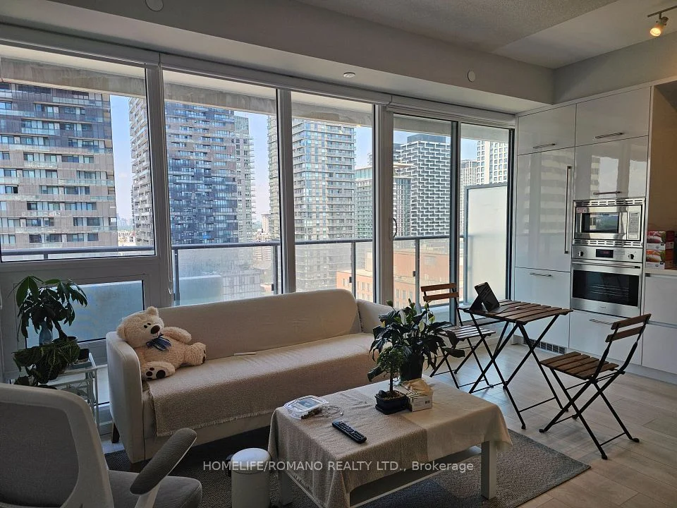 2221 Yonge Street 1901, Toronto C10, On M4s 2b4