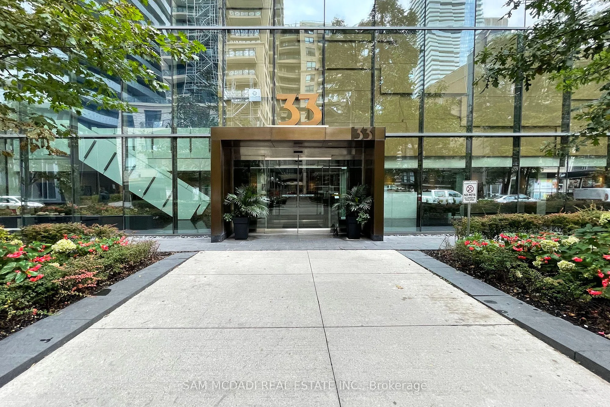 33 Charles Street E 2610, Toronto C08, ON M4Y 1R9