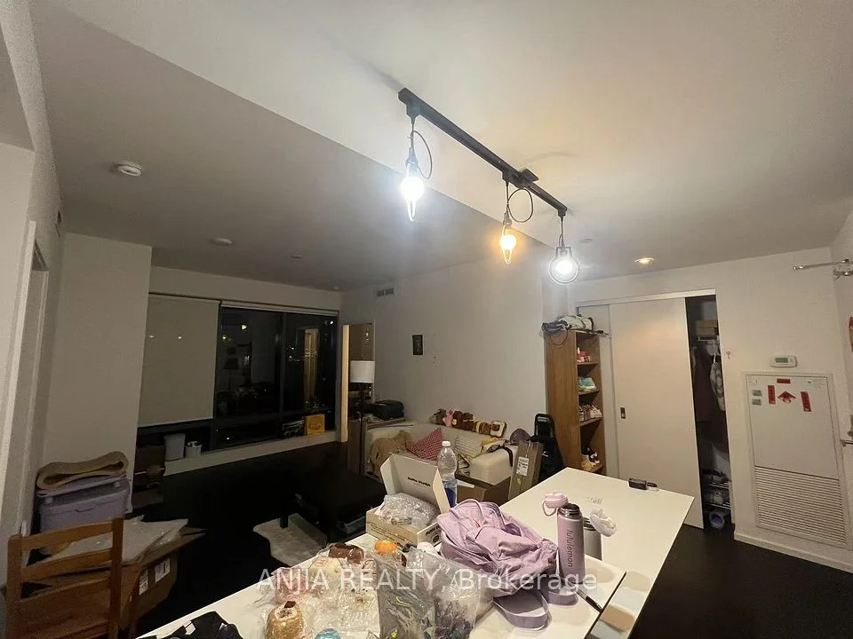 5 ST.JOSEPH Street 1107, Toronto C01, ON M4Y 0B6