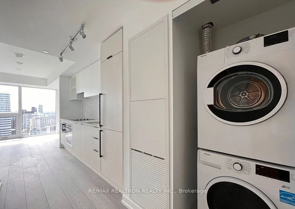 82 Dalhousie Street Lph09, Toronto C08, On M5b 0c5