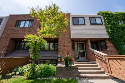 Condo Townhouse in Toronto