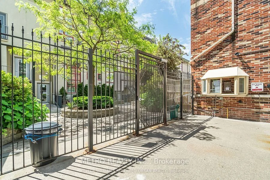 21 Earl Street 116, Toronto C08, ON M4Y 1M4