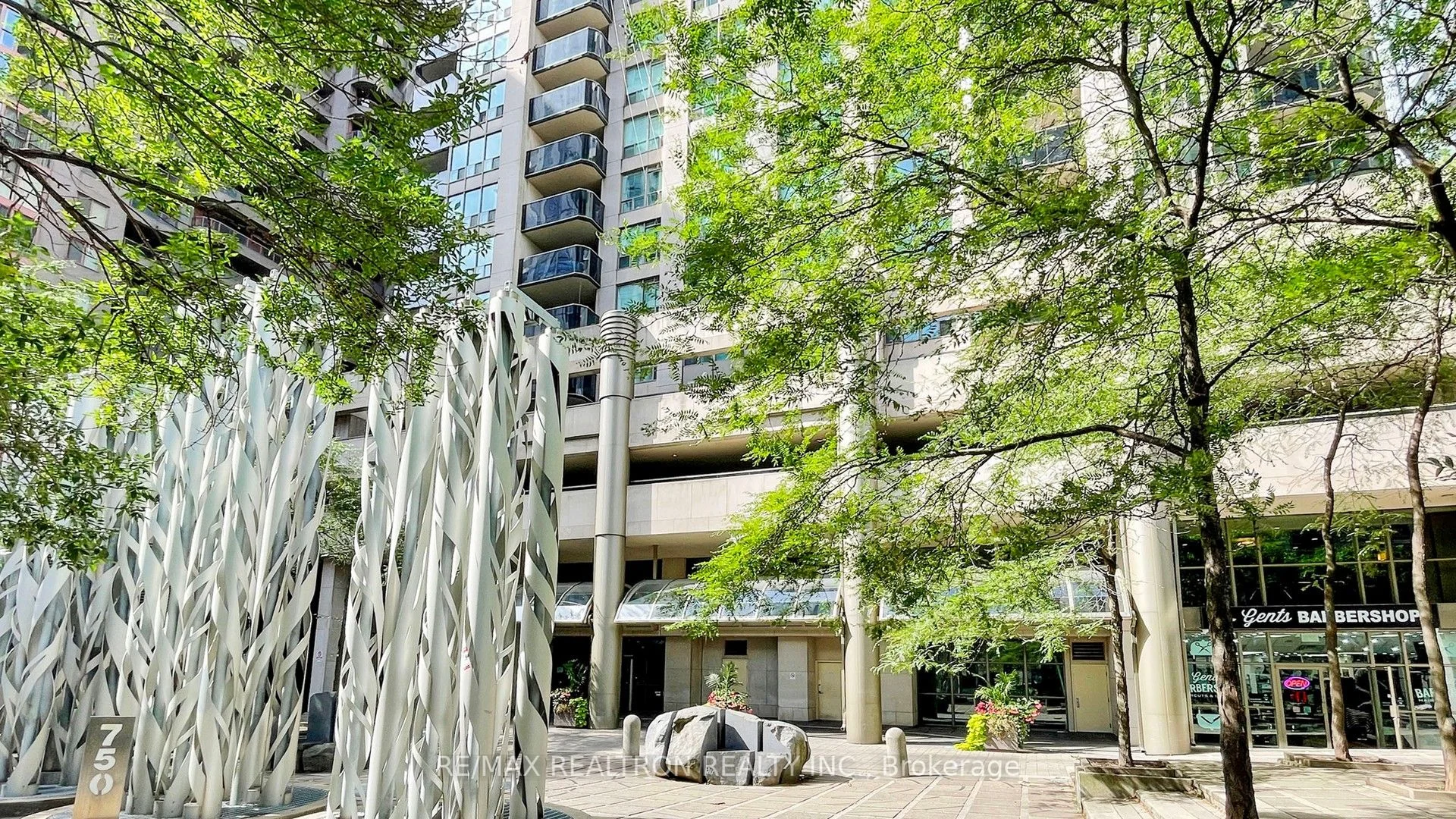 750 Bay Street 1701, Toronto C01, ON M5G 1N6
