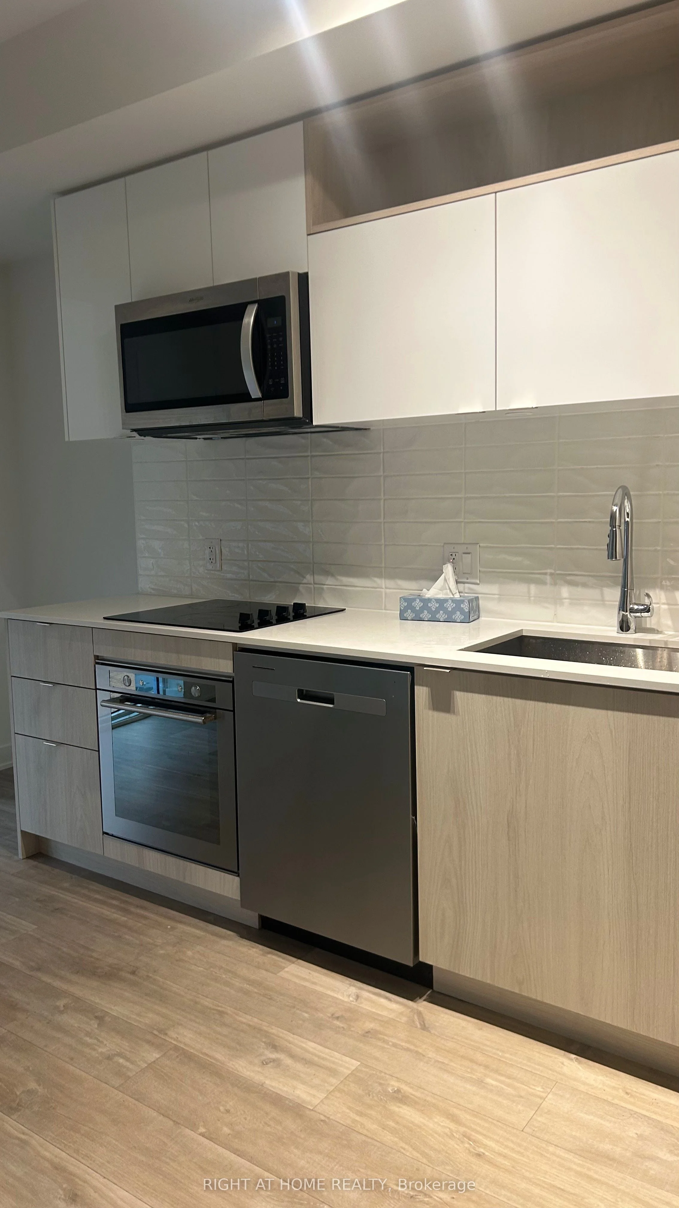 100 Dalhousie Street 806, Toronto C08, On M5b 0c7