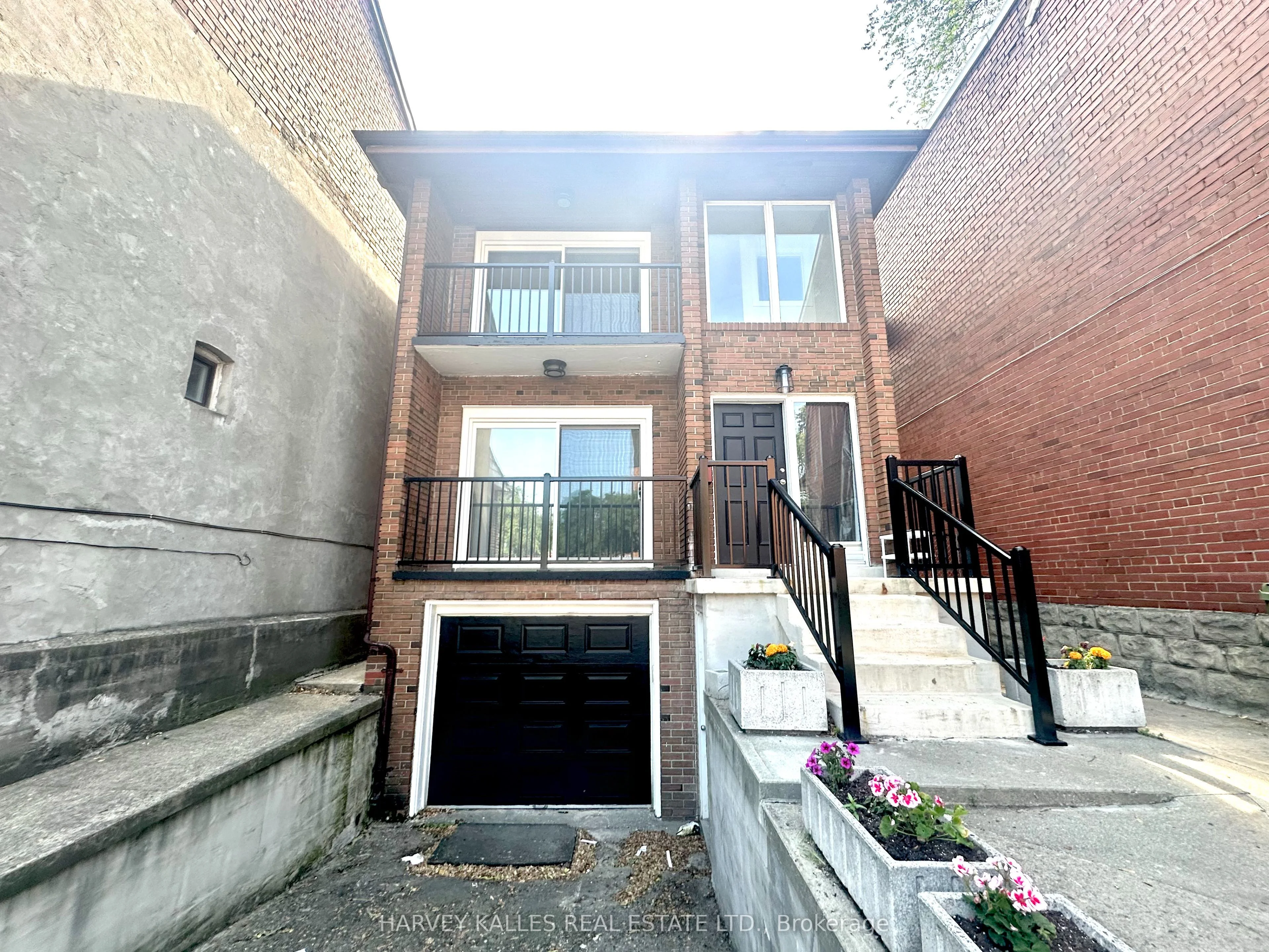 58 Ryerson Avenue Upper 2nd Floor, Toronto C01, ON M5T 1B5
