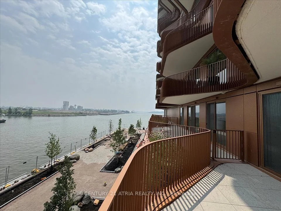 155 Merchants' Wharf 209, Toronto C08, ON M5A 0Y4