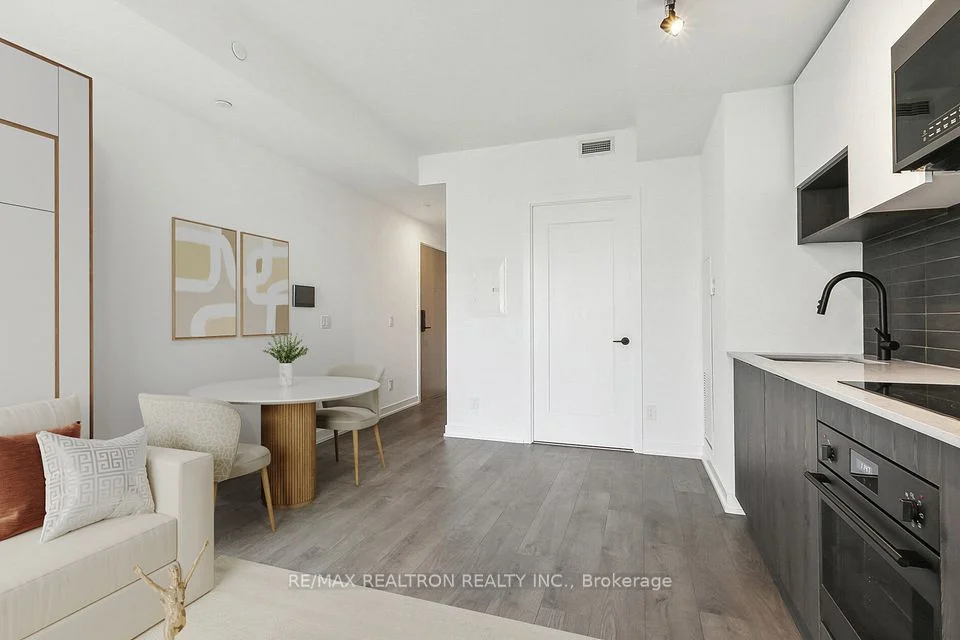 5 Defries Street 722, Toronto C08, On M5a 0w7