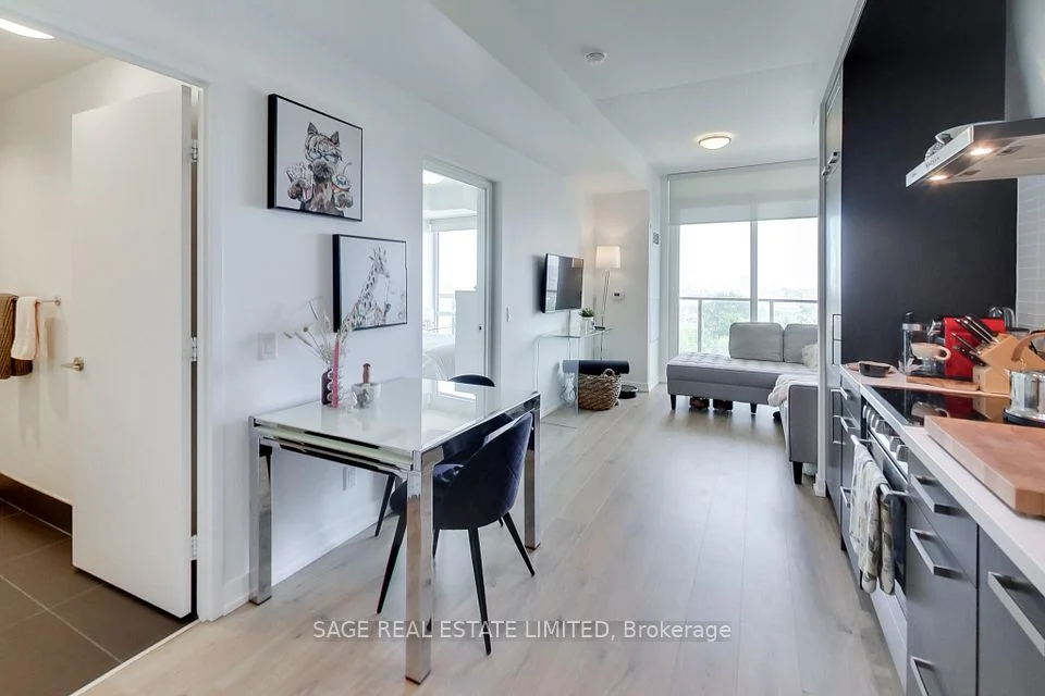 120 Bayview Avenue N910, Toronto C08, ON M5A 3R7