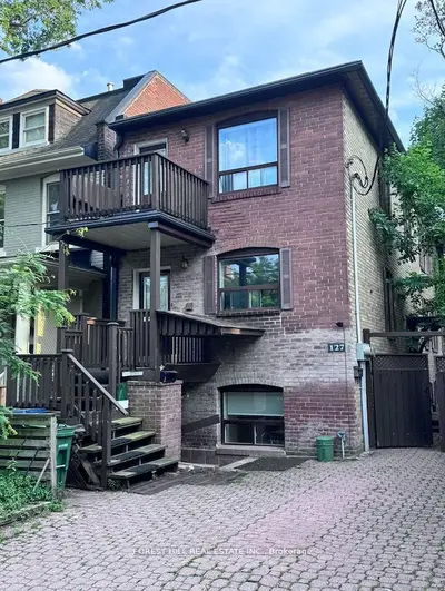 Triplex in Toronto