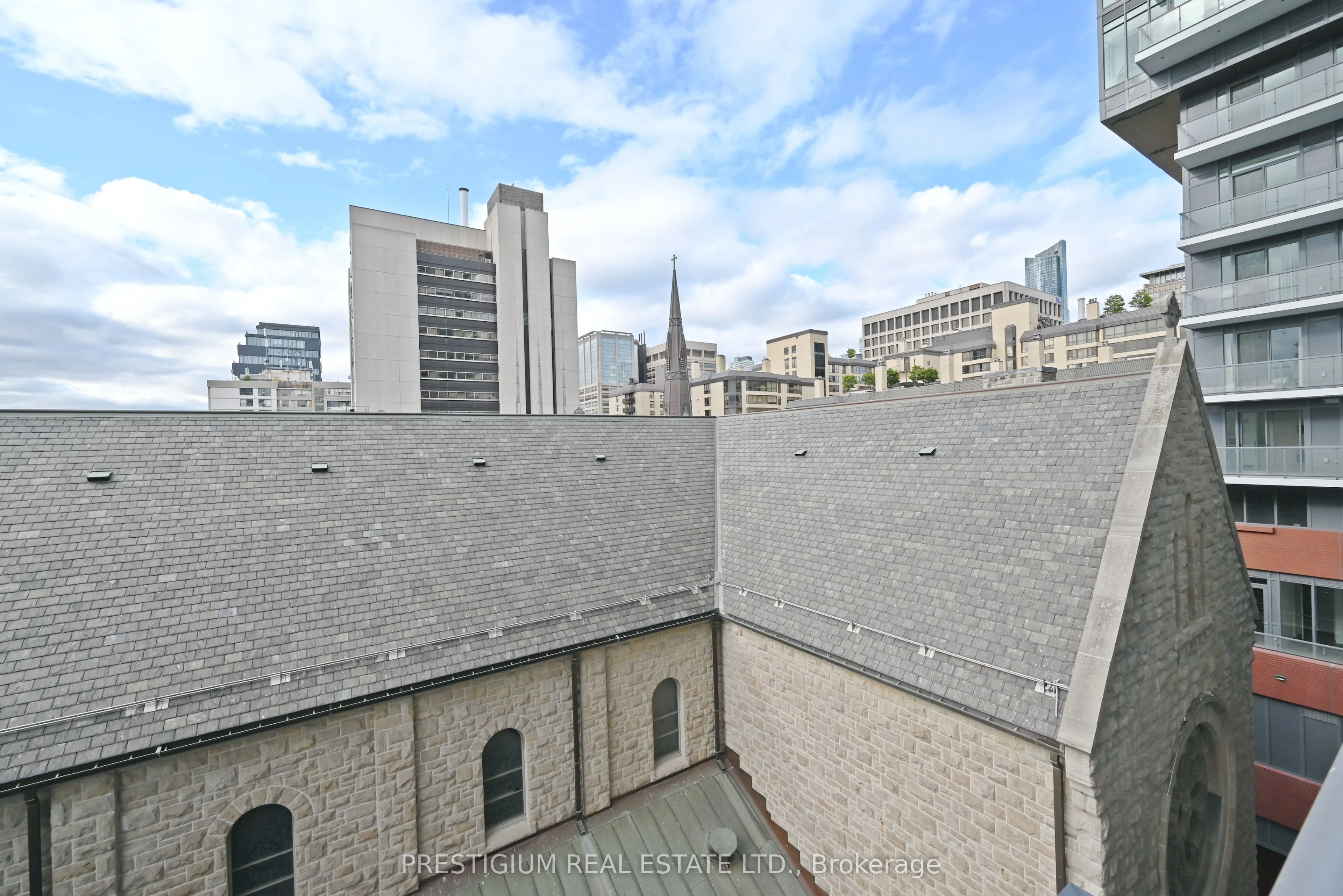 280 Dundas Street W 612, Toronto C01, ON M5T 0E3