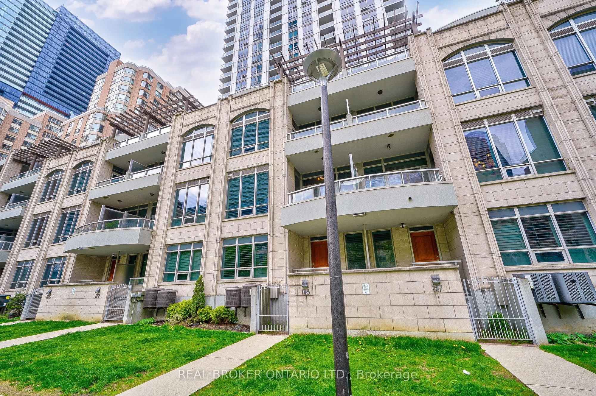 Condo Townhouse in Toronto