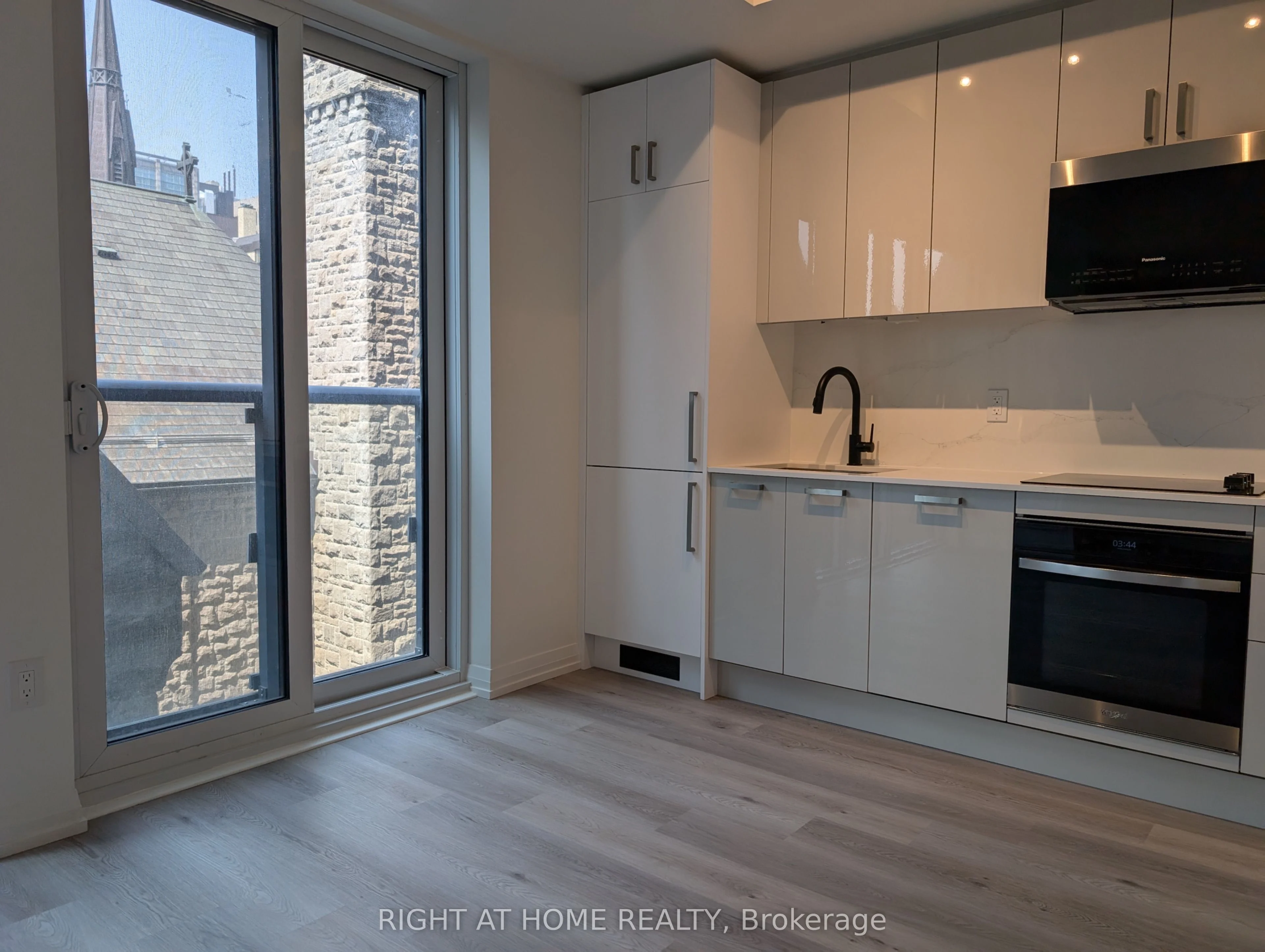 280 Dundas Street W 515, Toronto C01, ON M5T 0E3