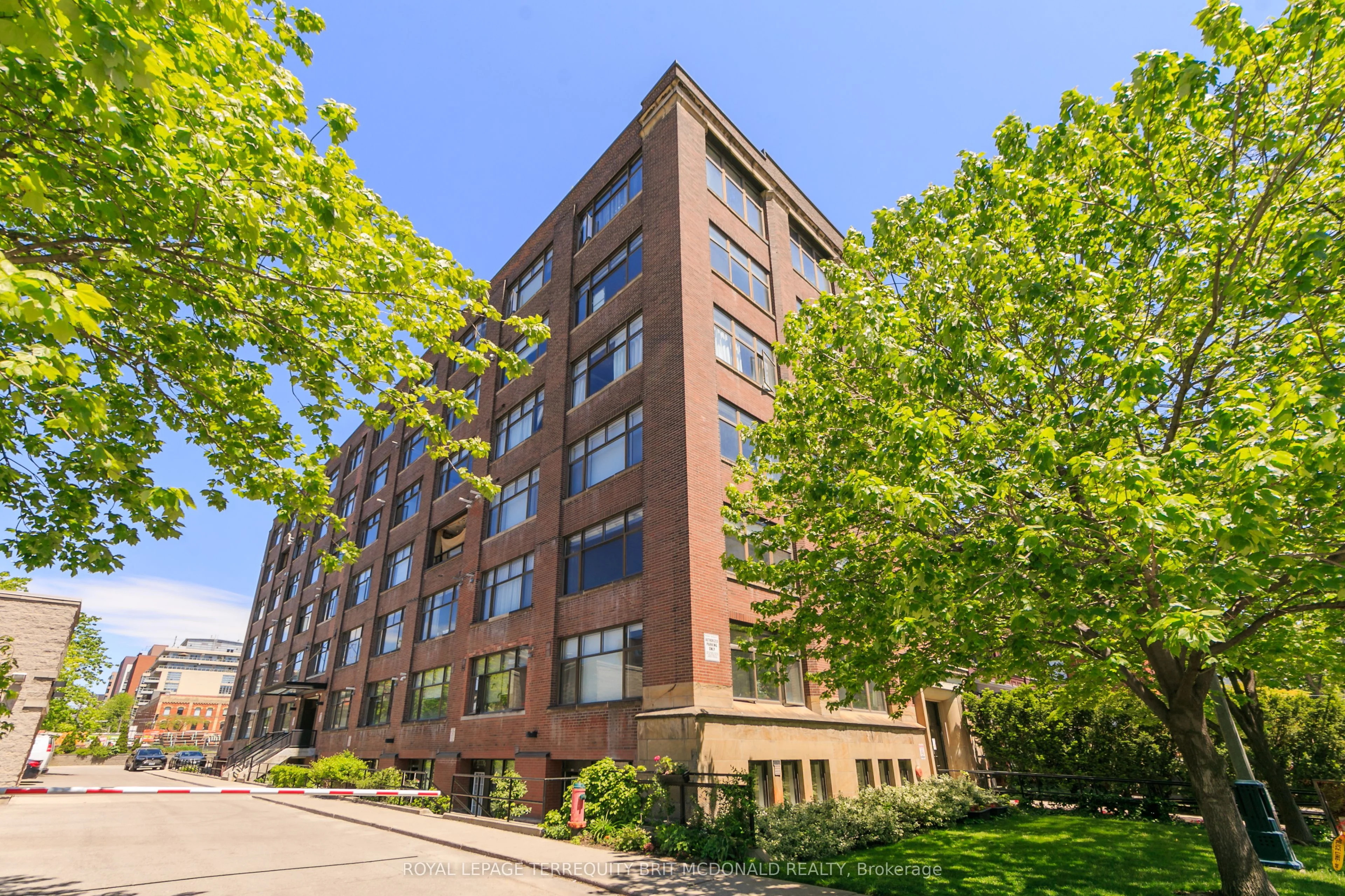 Condo Apartment in Toronto