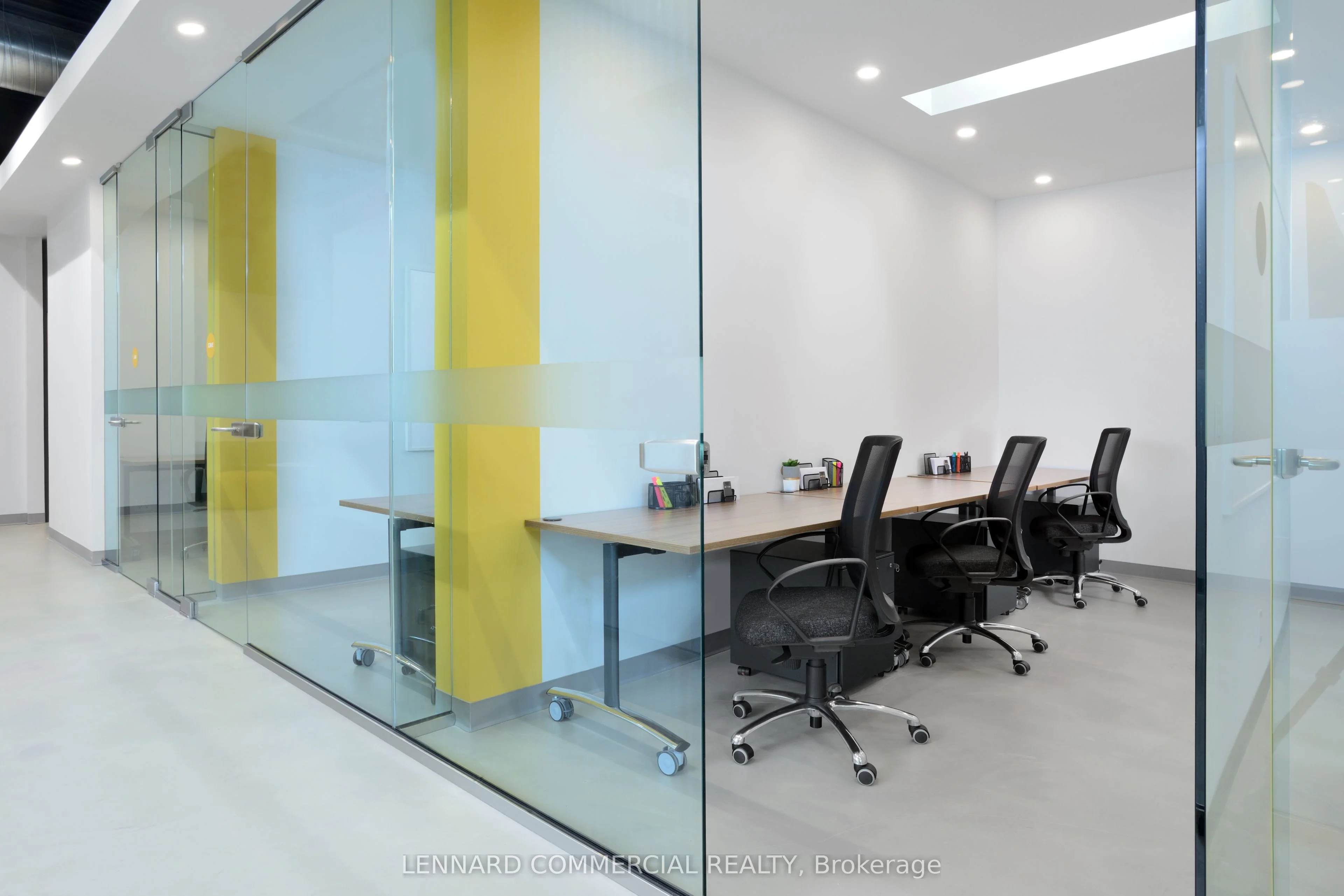 68 Railside Road F- Dedicated Desks, Toronto C13, On M3a 1a3
