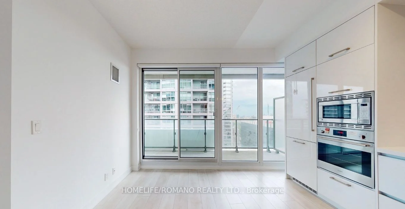 2221 Yonge Street 2206, Toronto C10, On M4s 0b8