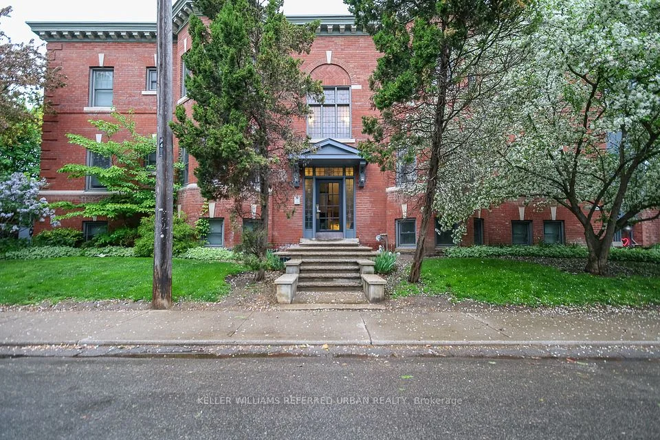 388 Brunswick Avenue 2 West, Toronto C02, ON M5R 2Z4