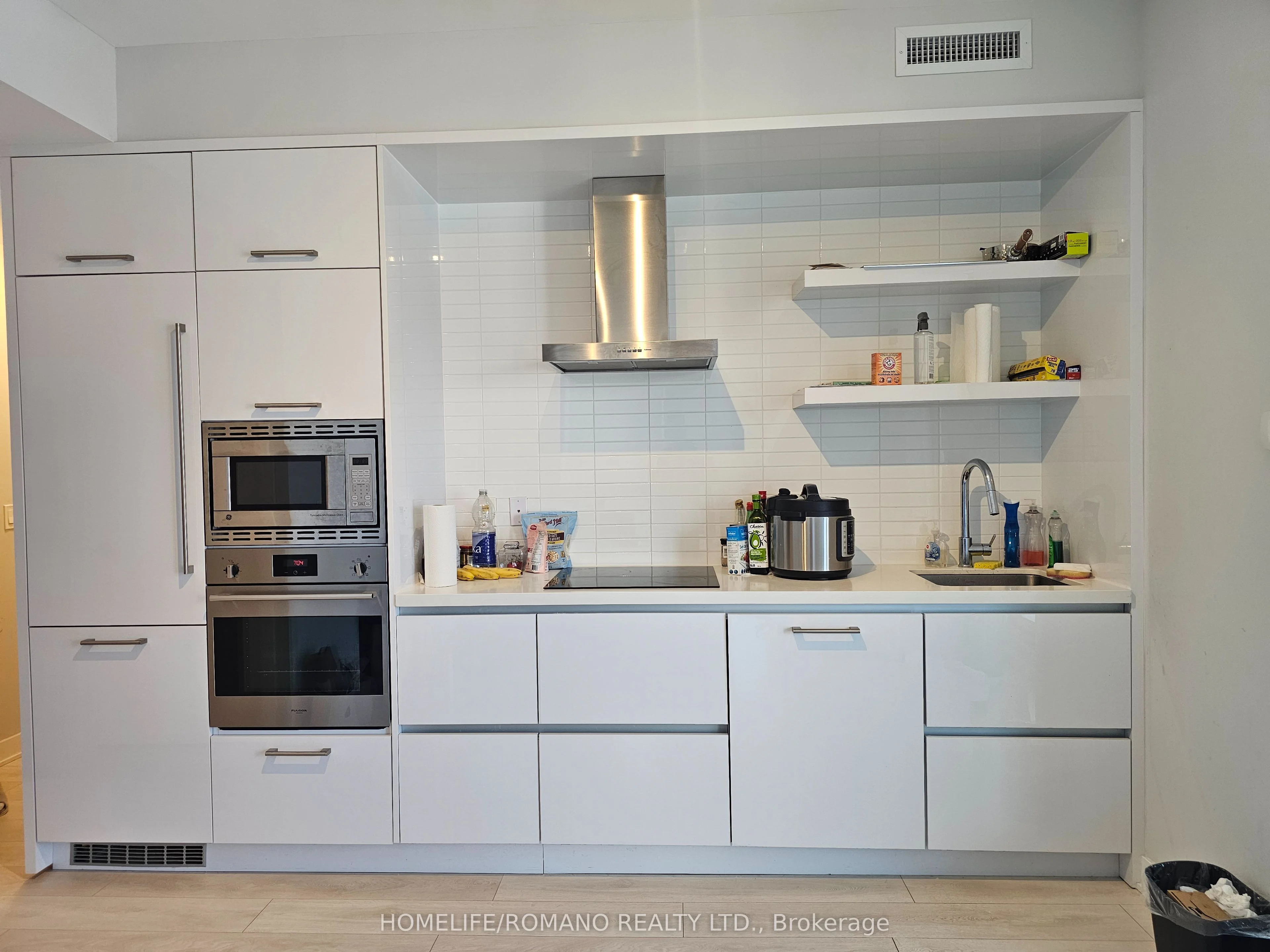 2221 Yonge Street 1202, Toronto C10, On M4s 2b4