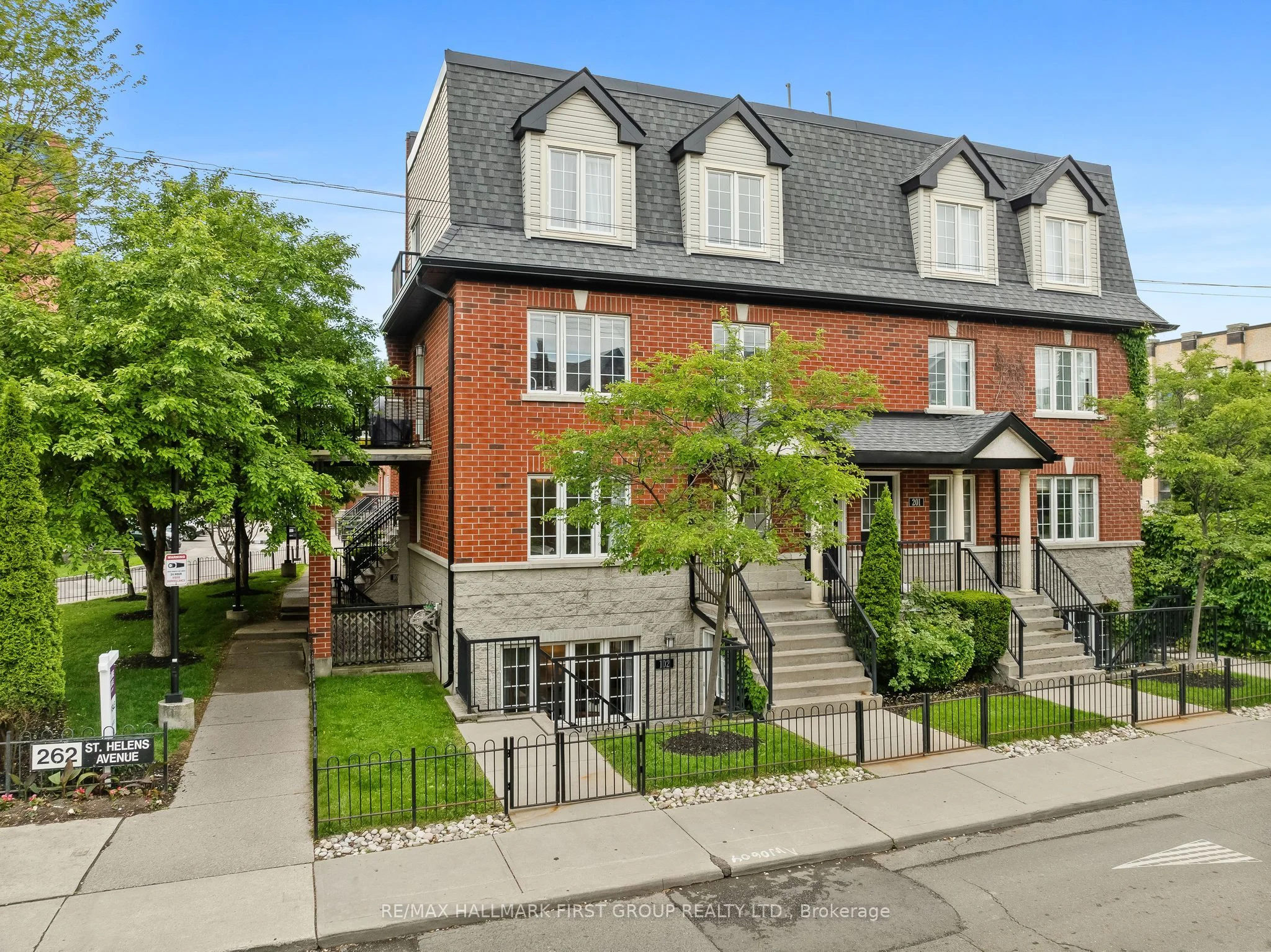 262 St. Helen's Avenue 102, Toronto C01, On M6h 4a4
