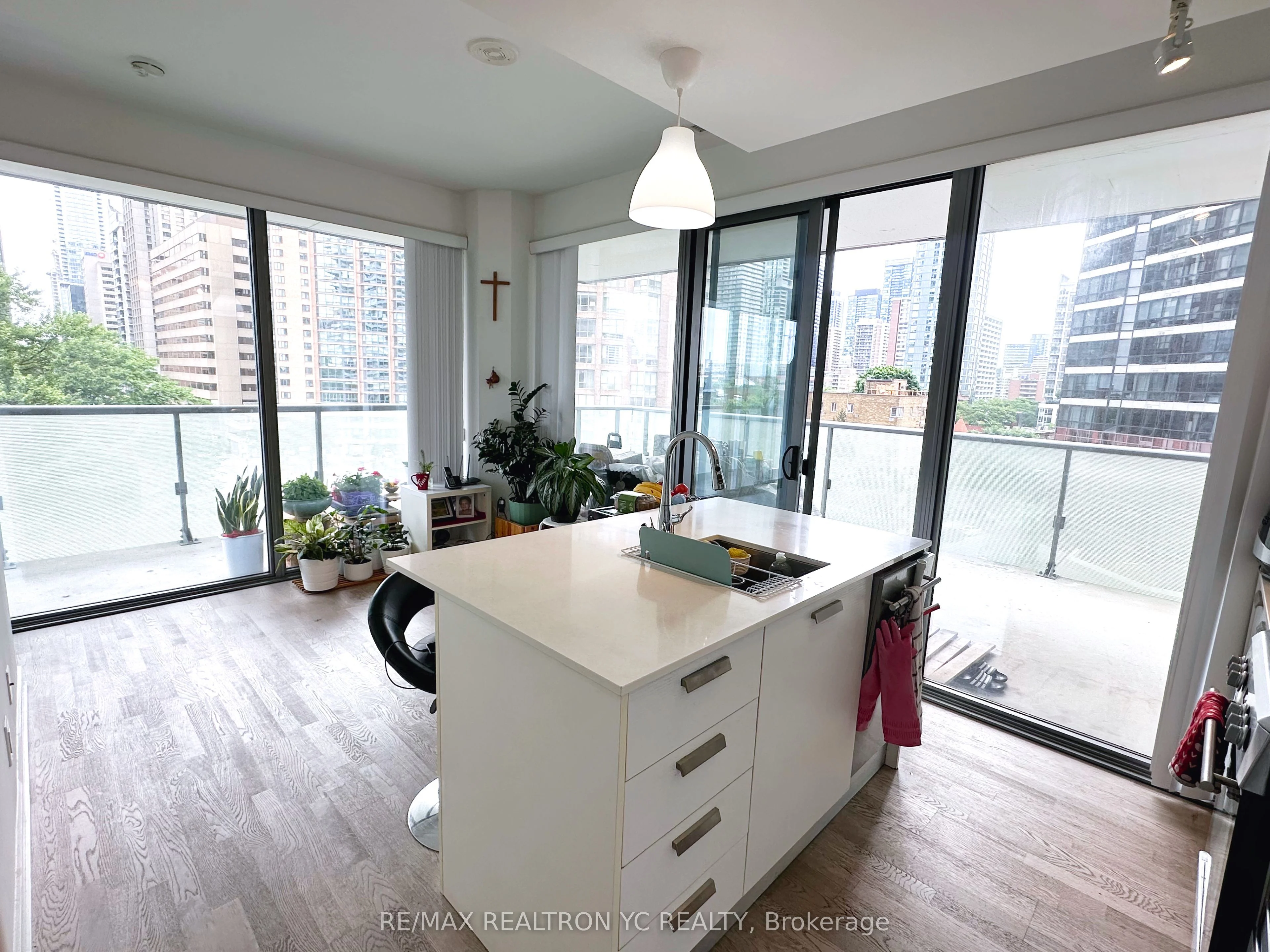 57 St Joseph Street 722, Toronto C01, On M5s 0c5