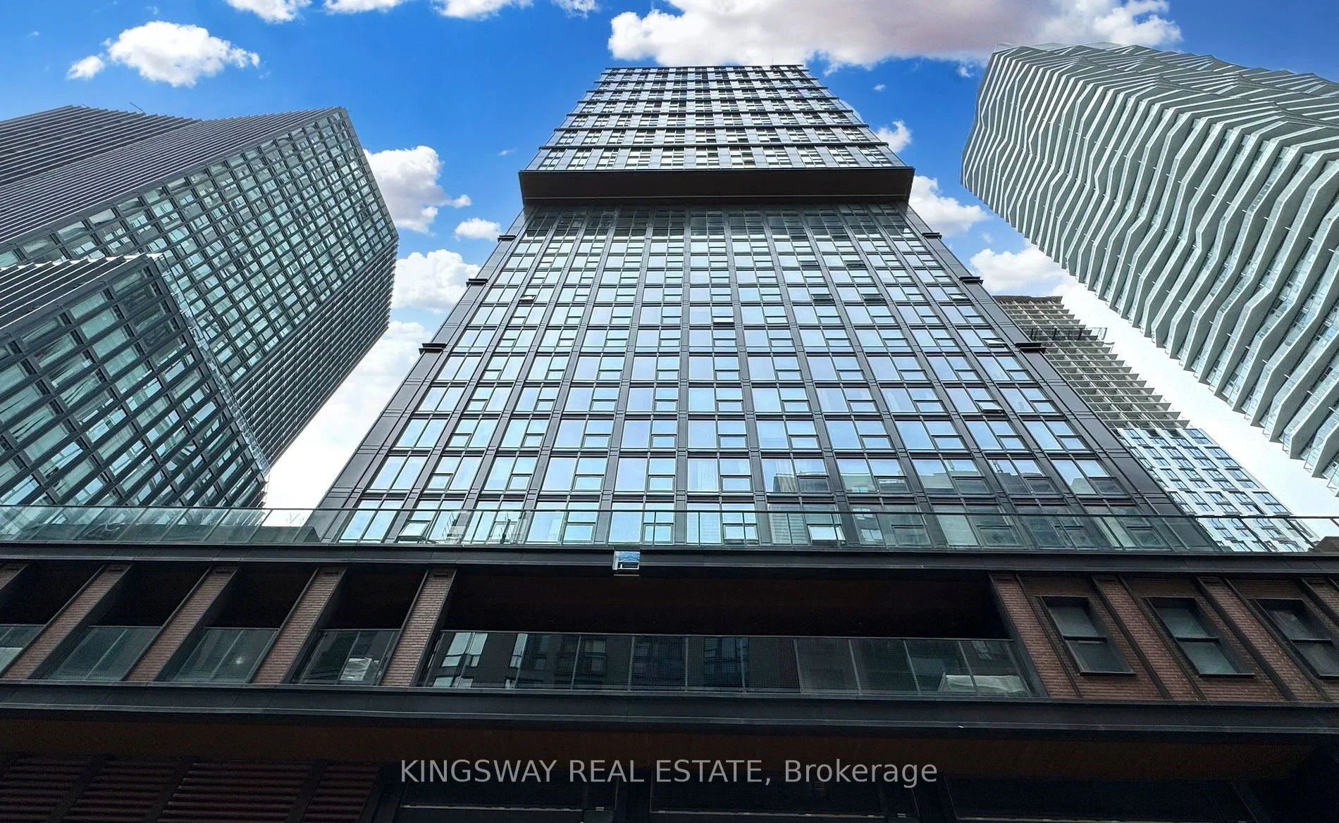 82 Dalhousie Street 809, Toronto C08, ON M5B 1Y7