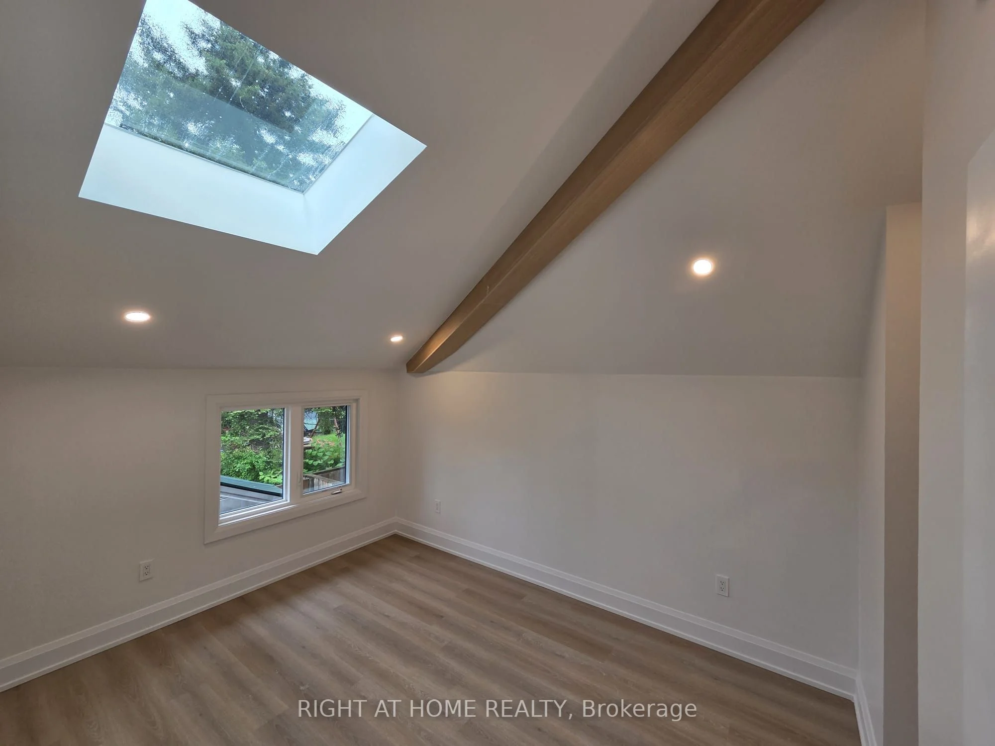 696 Winona Drive Garden, Toronto C03, ON M6C 3V9