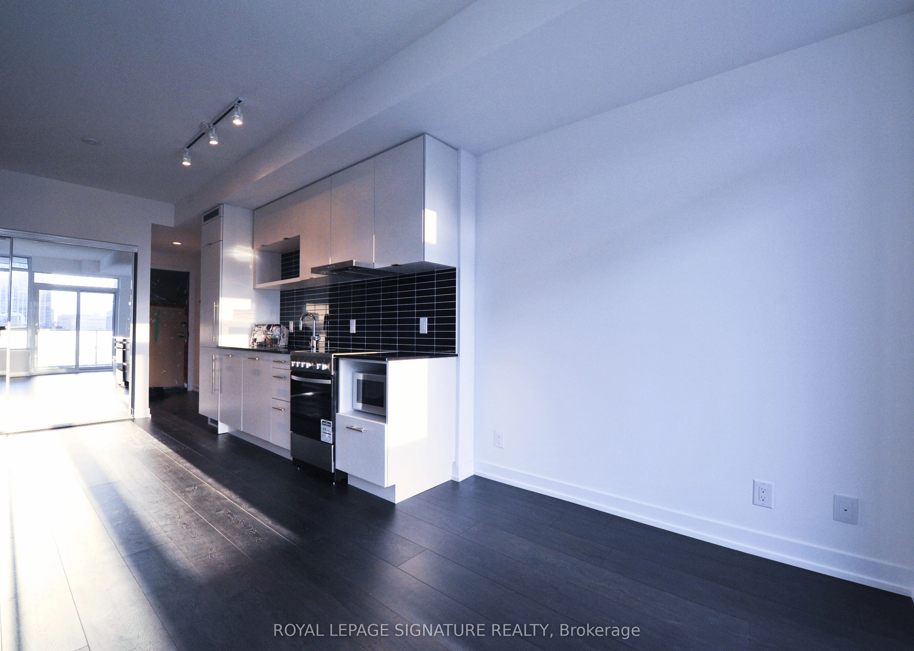 365 Church Street 2113, Toronto C08, On M5b 1h6