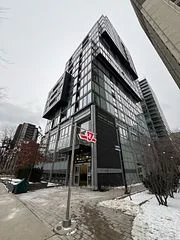 17 Dundonald Street 1007, Toronto C08, On M4y 0e4
