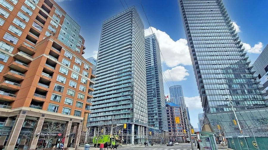 37 Grosvenor Street 505, Toronto C01, ON M4Y 3G5