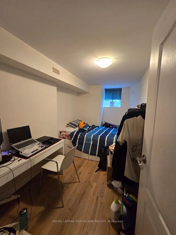 34 Ross Street L2, Toronto C01, ON M5T 1Z9